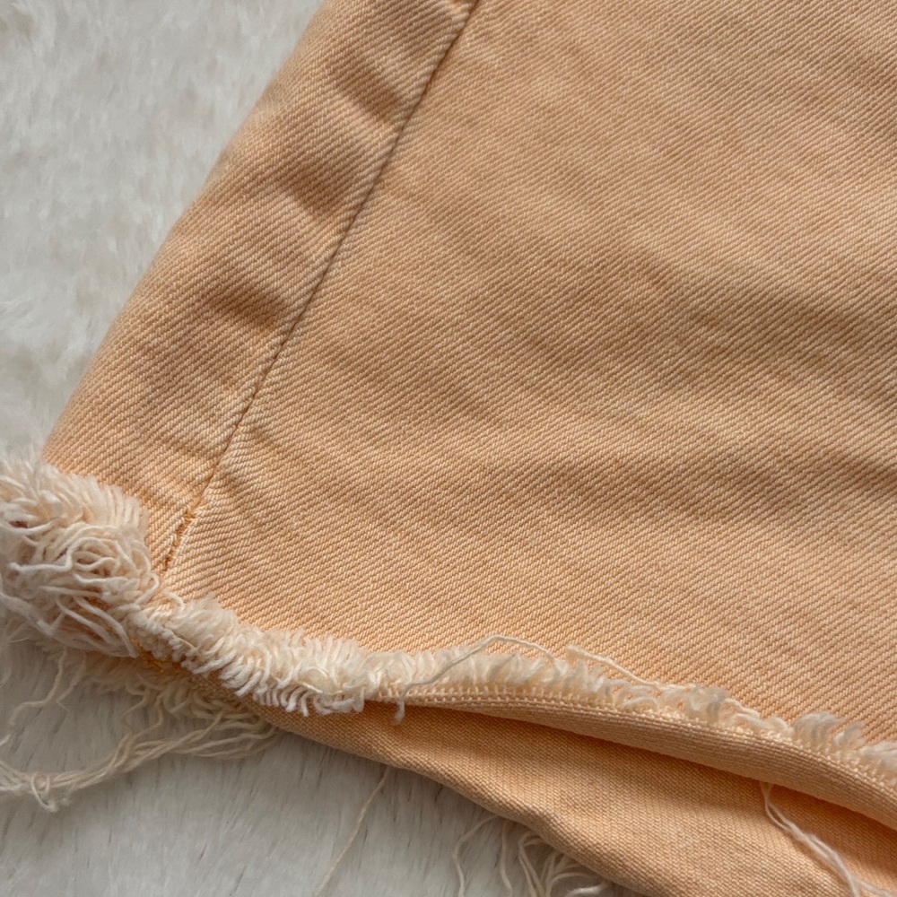 Old Navy Peach Frayed Women’s Shorts - Picture 2 of 7